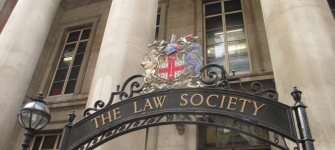 What are the different types of family lawyers in the UK?